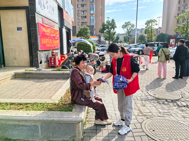 陽下街道洪寬社區(qū)青年黨員開展“紅色港灣”服務(wù)