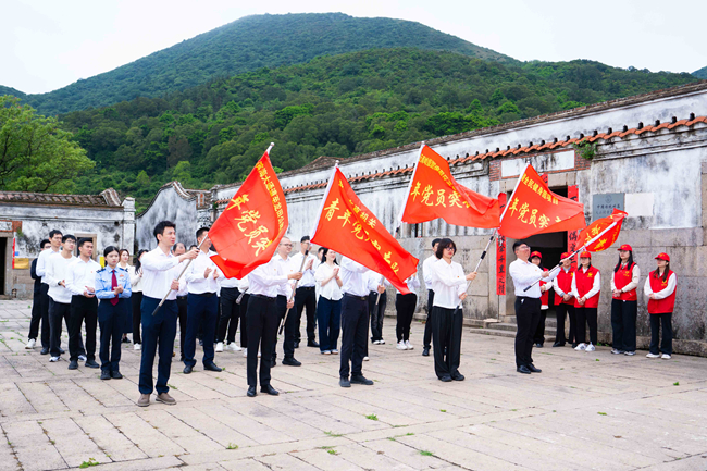 “融領(lǐng)青鋒 五四薪傳”福清市優(yōu)秀青年黨員走讀“最福清”活動(dòng)現(xiàn)場