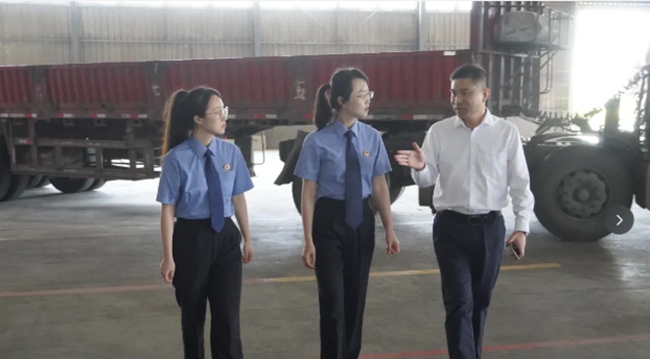 檢察官定期深入園區(qū)走訪，了解企業(yè)法治需求，解決企業(yè)急難愁盼