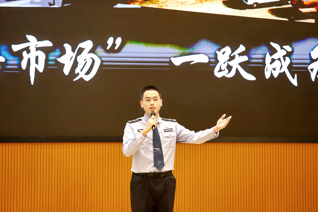 仙游縣公安局鯉城派出所民警陳慶龍講述《從“馬路市場”到“世界超市”》。主辦方供圖