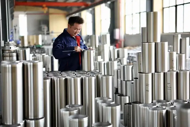 企業(yè)開始使用不銹鋼生產(chǎn)電機電器零配件。福安市融媒體中心供圖
