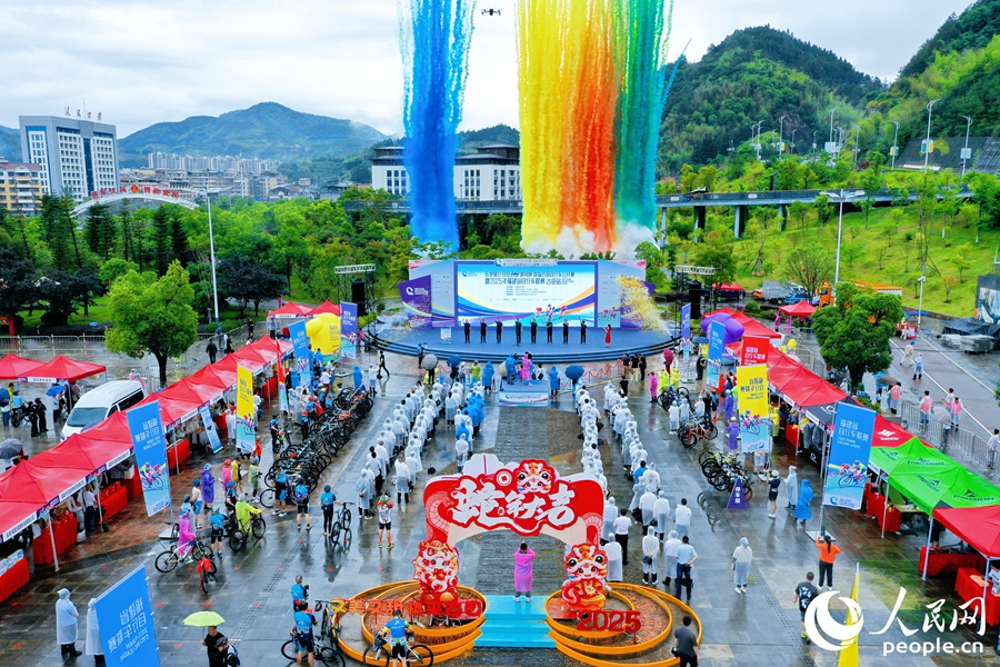開賽儀式現(xiàn)場。人民網(wǎng) 李唯一攝
