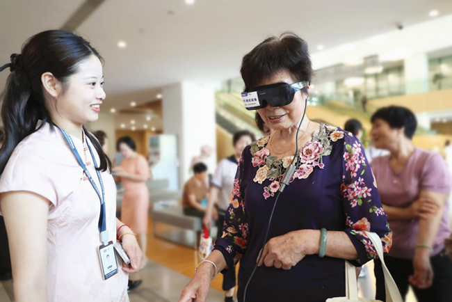 市民戴上VR眼鏡，直觀感受心臟內(nèi)部結構
