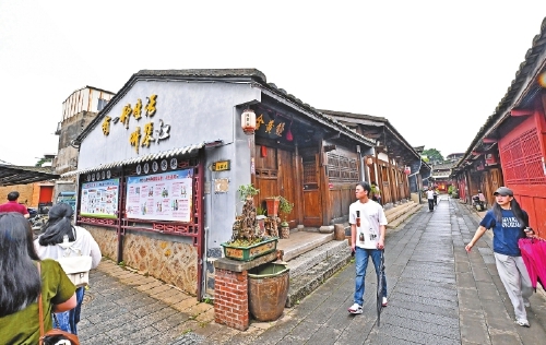 琴江滿族村內(nèi)的古民居。記者 鄭帥攝