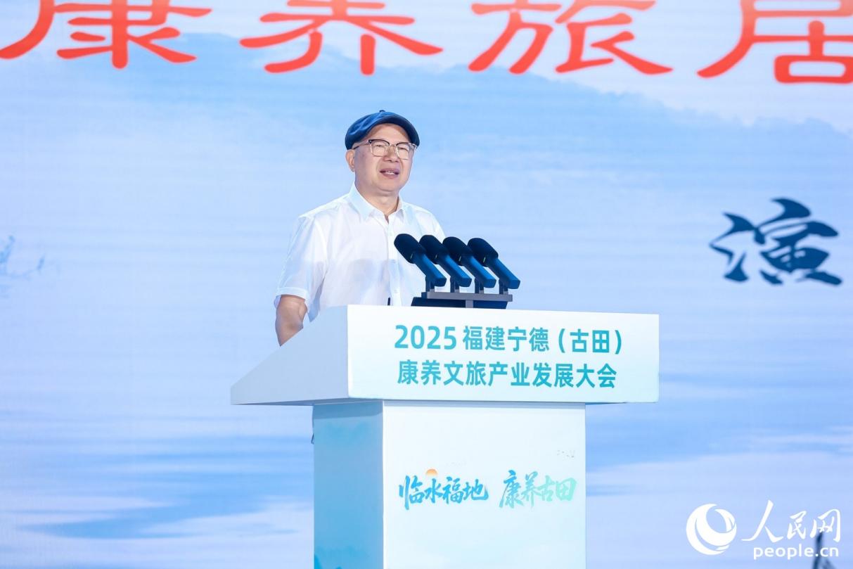 浙江大學(xué)教授嚴(yán)力蛟作分享。人民網(wǎng) 李唯一攝