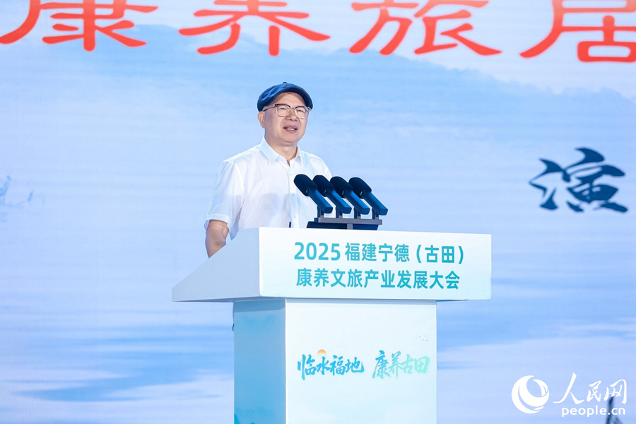 浙江大學(xué)生態(tài)規(guī)劃與景觀設(shè)計(jì)研究所所長(zhǎng)嚴(yán)力蛟發(fā)言致辭。人民網(wǎng) 李唯一攝