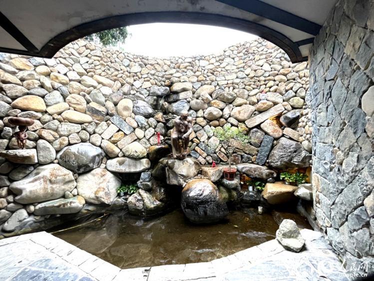金谷溪岸藝術(shù)公園一角。人民網(wǎng)記者 陳藍(lán)燕攝