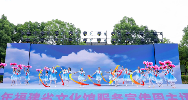 現(xiàn)場表演