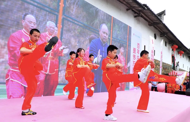 現(xiàn)場表演