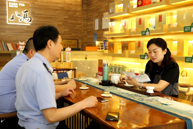 民警深入企業(yè)開展相關(guān)宣傳。安溪縣公安局供圖