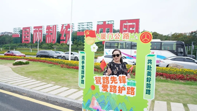 市民現(xiàn)場(chǎng)“打卡”留念