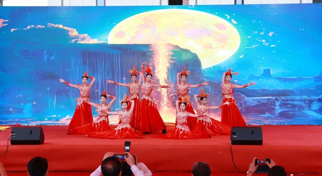 現(xiàn)場(chǎng)表演