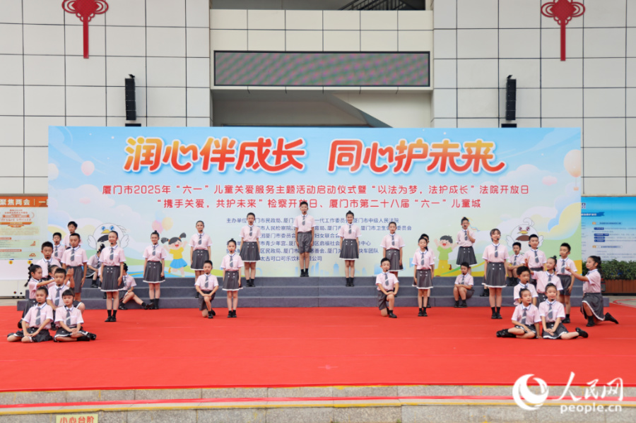 朗誦《這就是廈門(mén)》。人民網(wǎng)記者 陳博攝
