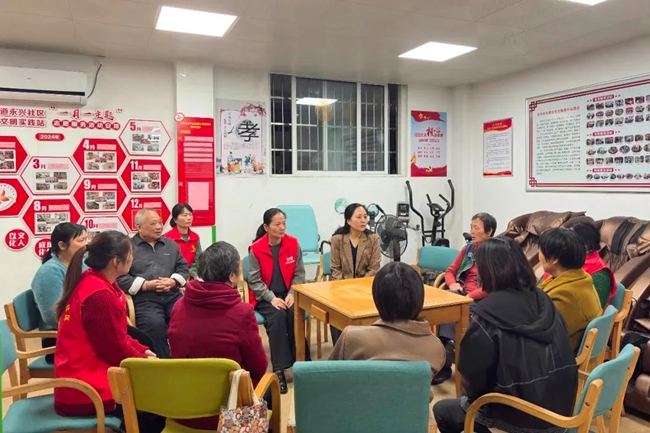 “居民夜談會”現(xiàn)場。龍巖市融媒體中心供圖