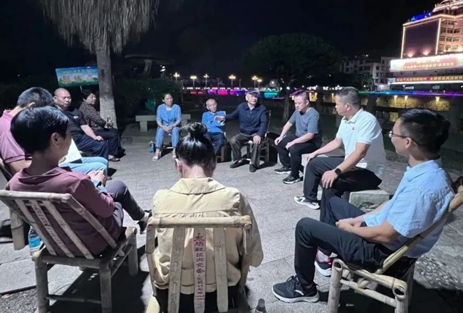 “居民夜談會”現(xiàn)場。龍巖市融媒體中心供圖
