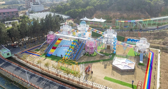 利用村里的森林資源規(guī)劃樂園，實(shí)現(xiàn)戶外游樂與田園森林結(jié)合