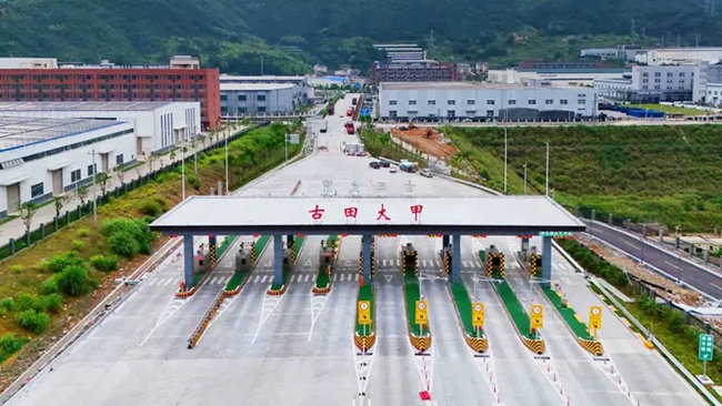 寧古高速一類客車收費(fèi)標(biāo)準(zhǔn)為0.60元/車公里，一類貨車0.45元/車公里