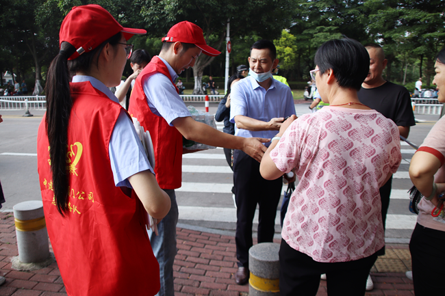 漳州事業(yè)部聯(lián)動漳州市公安局交通警察支隊龍文大隊二中隊在考場周邊的5個點位開展交通志愿服務