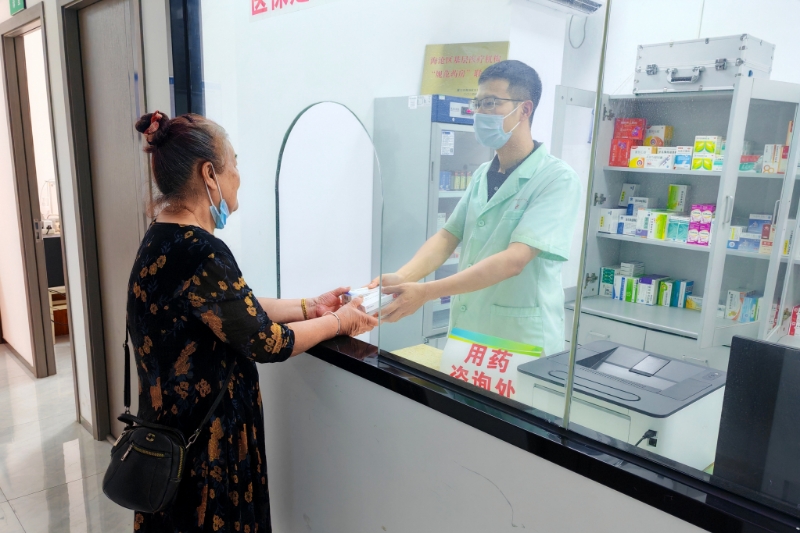 謝錦樵為患者開具用藥