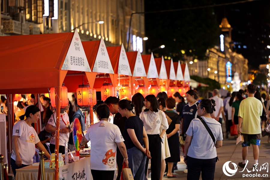 活動還設(shè)置臺商展銷、美食市集等。人民網(wǎng)記者 陳博攝