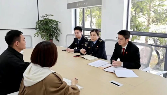 集美區(qū)綜治中心組織區(qū)法院與區(qū)市場(chǎng)監(jiān)督管理局共同會(huì)商，共享糾紛數(shù)據(jù)及企業(yè)整改動(dòng)態(tài)。集美法院供圖