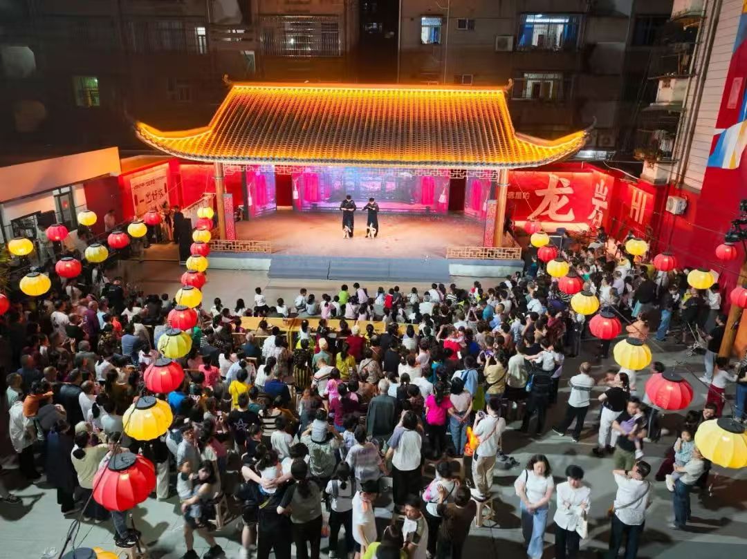 夜晚的龍巖中心城區(qū)煙火氣十足