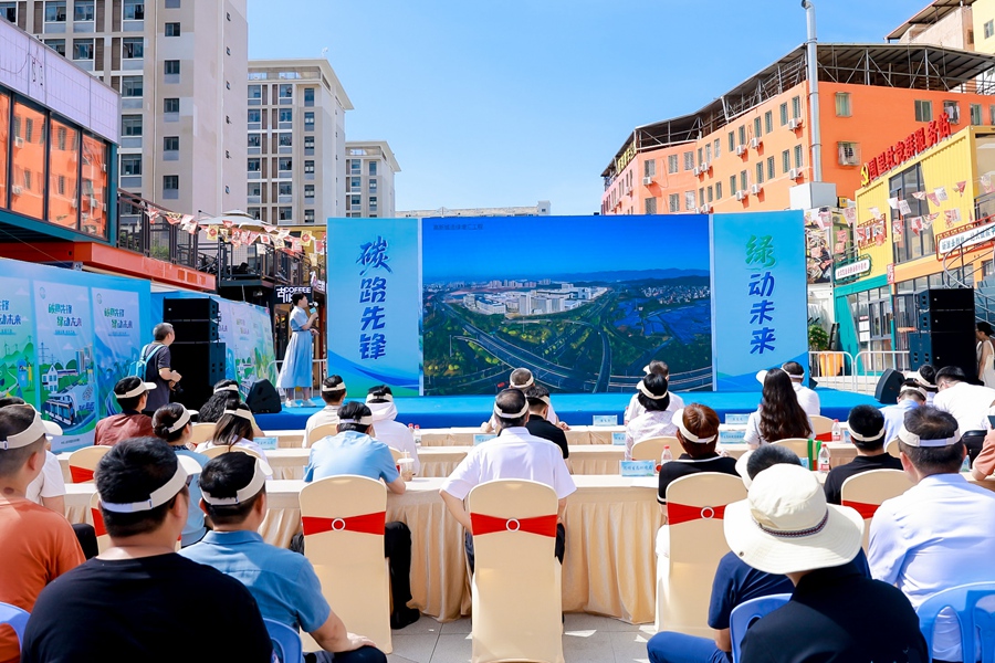 介紹廈門火炬高新區(qū)低碳園區(qū)建設(shè)情況。廈門市生態(tài)環(huán)境局供圖