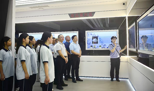 參觀安溪縣林則徐禁毒教育基地。安溪縣公安局供圖
