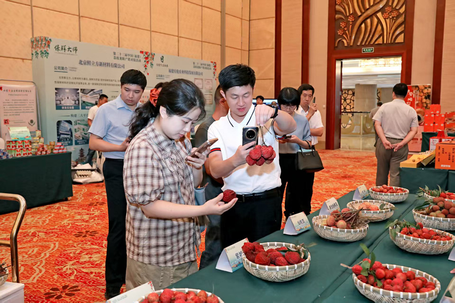 活動(dòng)現(xiàn)場(chǎng)展出各類(lèi)荔枝、龍眼。漳州市農(nóng)業(yè)農(nóng)村局供圖