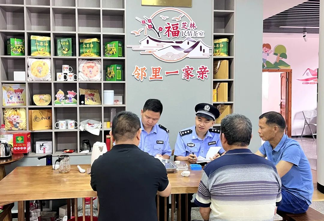 設(shè)置“民情茶室”，開展調(diào)解工作。安溪縣公安局供圖