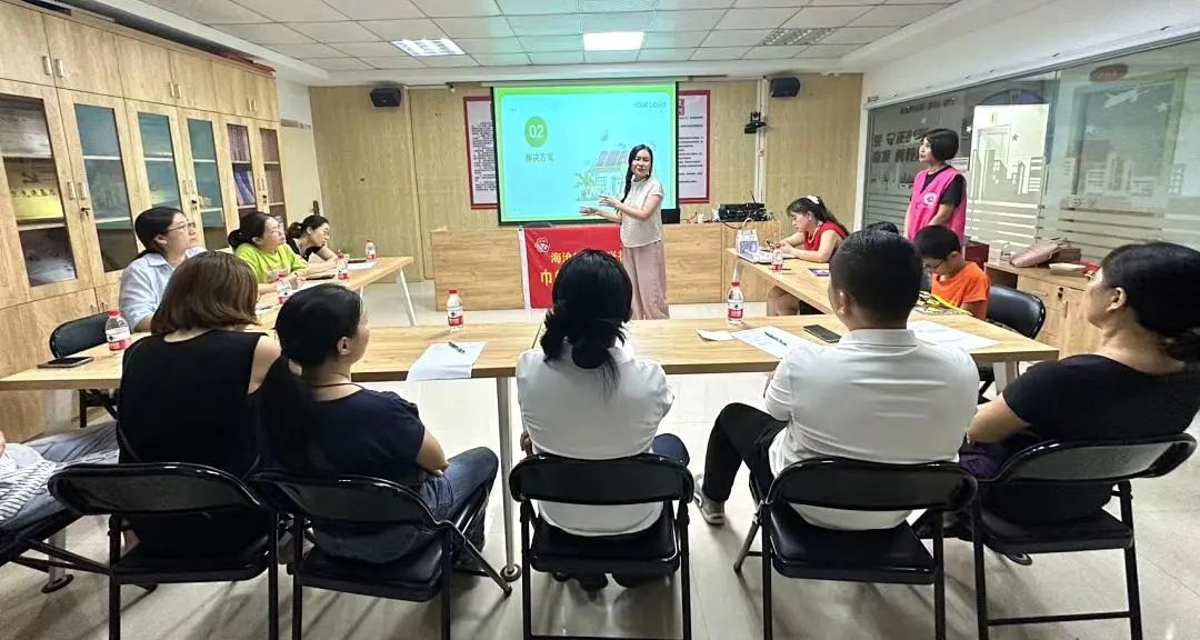 心理咨詢師巾幗志愿者深入社區(qū)宣講