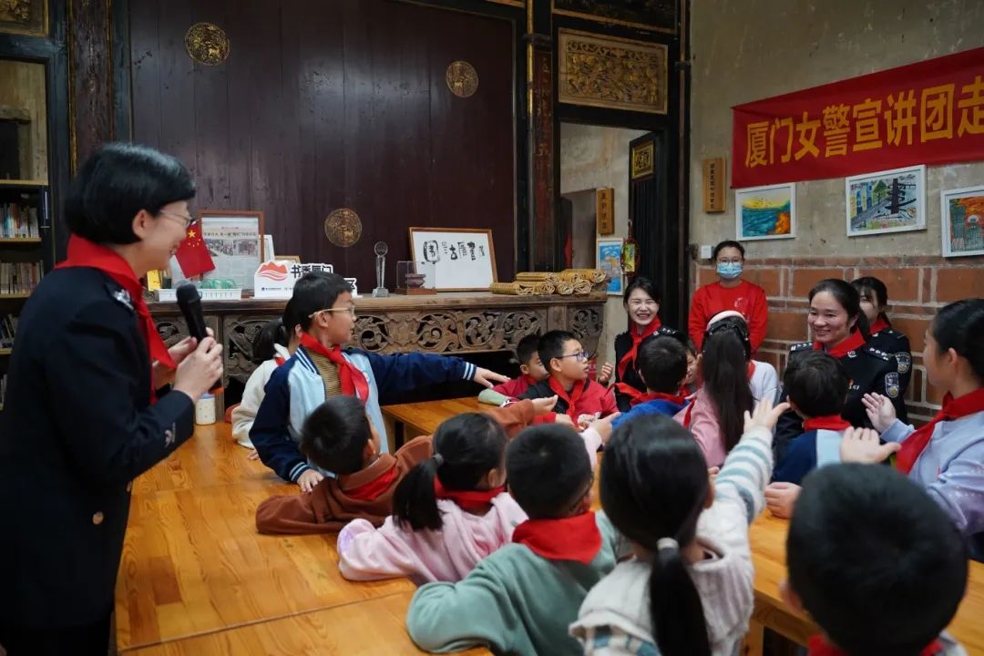 廈門女警宣講團(tuán)開展“沉浸式安全教育”