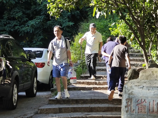 修繕后的狀元嶺成為市民登山健身、文化體驗的好去處