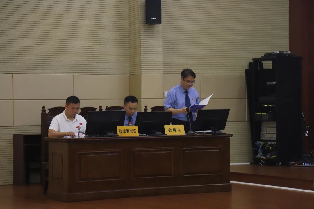 公訴人結(jié)合案情進行警示教育