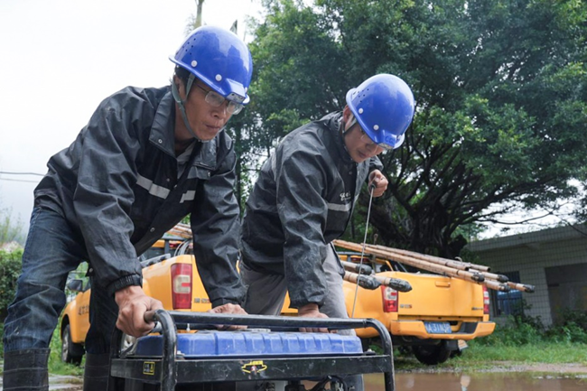 使用發(fā)電油機(jī)為基站供電