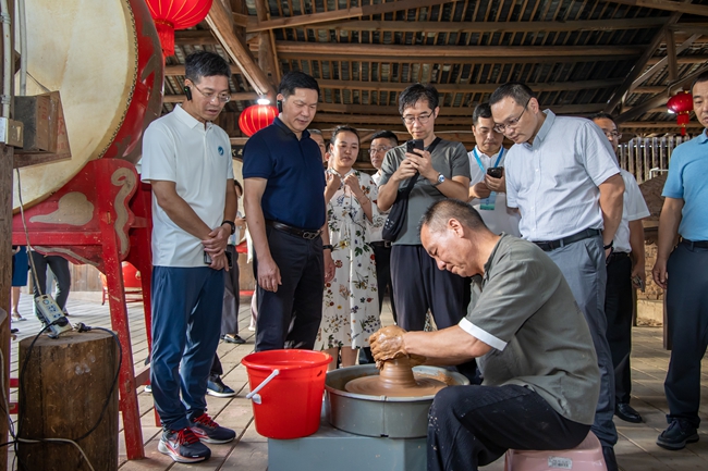 調(diào)研建陽言盞非遺觀光工廠賦能鄉(xiāng)村振興項目