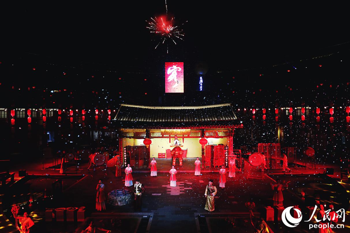 客家文化歌舞劇演出現(xiàn)場。人民網(wǎng) 李唯一攝