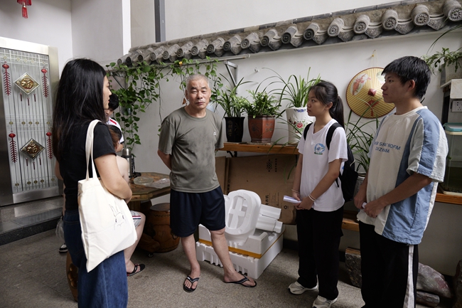 實(shí)地調(diào)研。福建省環(huán)境教育學(xué)會供圖