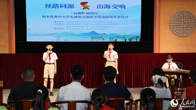 古箏彈唱《青花瓷》。人民網(wǎng) 李昌乾攝