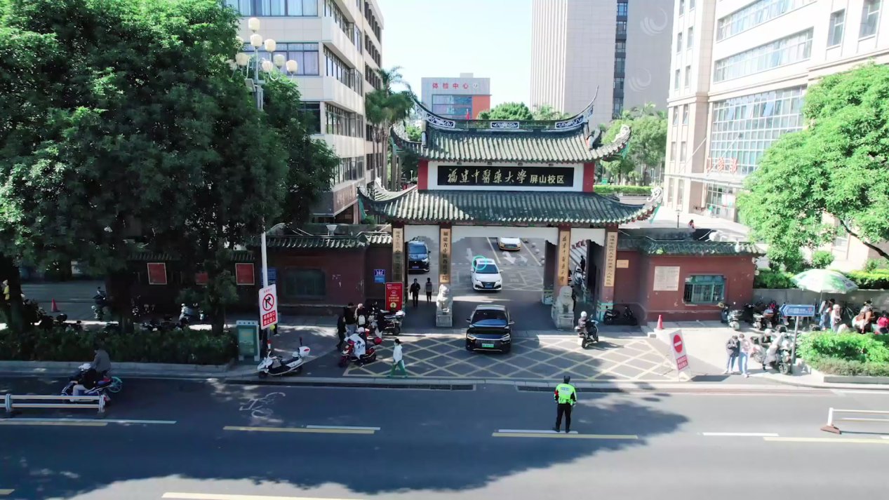 改造后的福建省第二人民醫(yī)院通行路口。福州市公安局交警大隊(duì)鼓樓支隊(duì)供圖