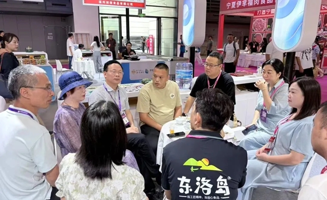 利用博覽會閑暇之余，連江縣組織參展企業(yè)交流探討“海連江”產(chǎn)品營銷經(jīng)驗