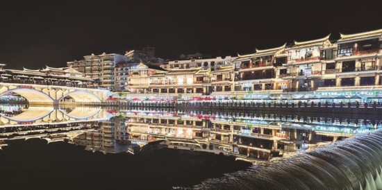 朱子古街夜景（肖丹 攝）