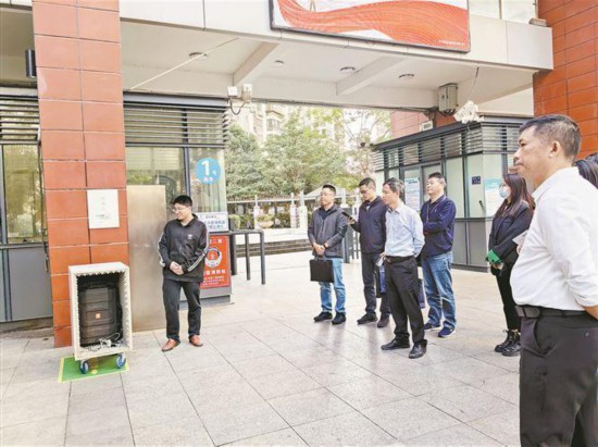廣場舞“降噪神器”可以實現(xiàn)三面有效降噪，讓聲音單向傳播。祖坤科技有限公司供圖