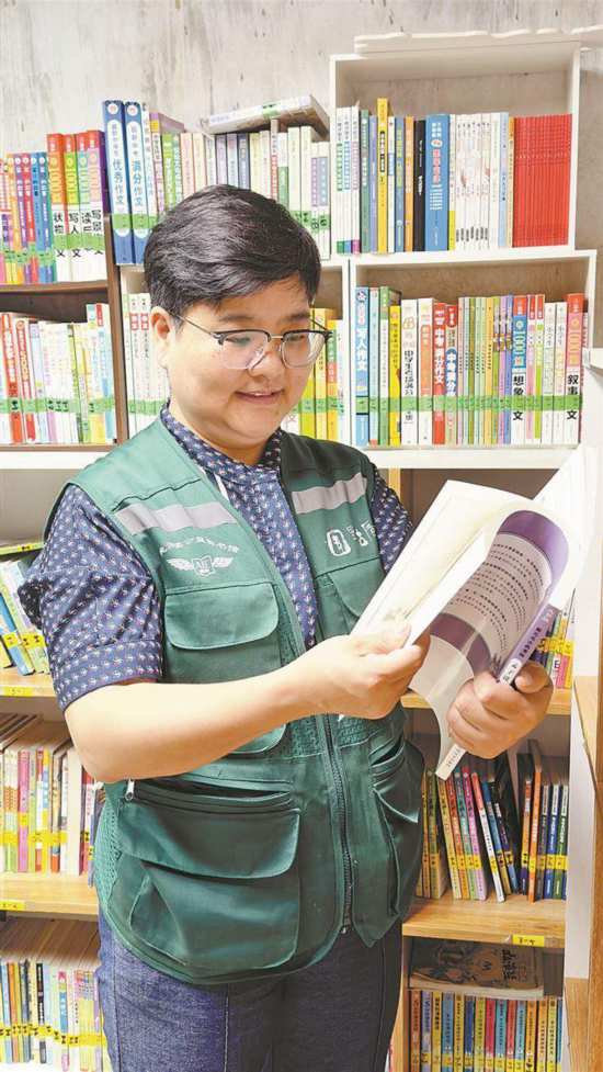 崔麗創(chuàng)辦了廈門首家且唯一在民政部門注冊的公益圖書館。記者 莊筱婧攝