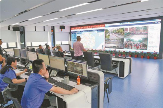 廈門市執(zhí)法局指揮中心在城市運管服平臺上，搭建起高考、中考噪聲管控指揮調(diào)度“一張圖”。楊晉娜攝