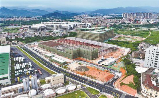 廈門(mén)寶鋼制罐新建智能化兩片罐生產(chǎn)基地項(xiàng)目正在加速建設(shè)，將成為同安啤酒產(chǎn)業(yè)鏈的重要一環(huán)。夏海濱攝