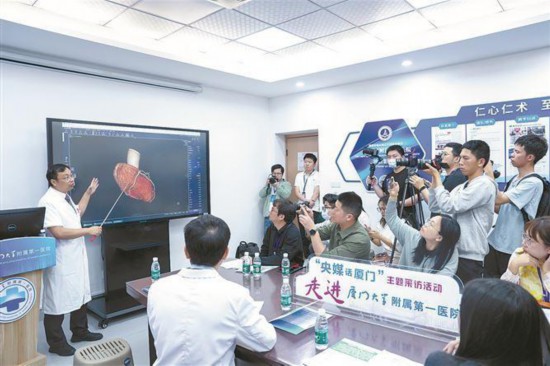 2025年2月，廈大附屬第一醫(yī)院在全市率先接入并本地化部署DeepSeek大模型。