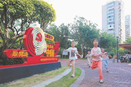 在近鄰黨建引領(lǐng)下，祥美社區(qū)呈現(xiàn)“祥有鄰、樂(lè)和美”的美好景象。 李毓琳攝