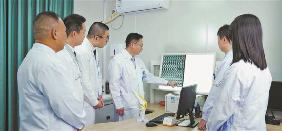 多學(xué)科會診，為患者制定精準(zhǔn)康復(fù)方案。