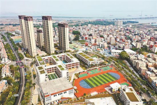 翔安區(qū)金海街道歐厝新村“四統(tǒng)房”通過整合零散宅基地，實(shí)現(xiàn)土地集約利用。廈門農(nóng)商銀行對此投放貸款超1100萬元，助力居民實(shí)現(xiàn)安居夢。（資料圖）